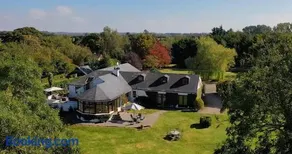 Luxurious House Sleeps 8 - Free Parking & Garden - Image 2