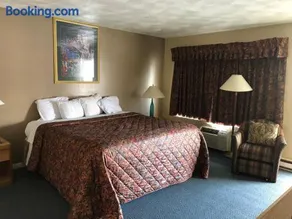 Village Inn Motel Holt - Image 1