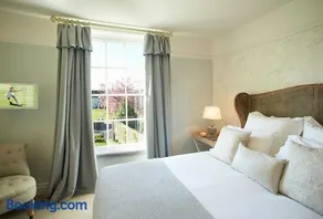 7a Cathedral Green - Image 4