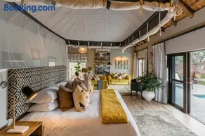 Thornybush Simbambili Lodge - Image 5