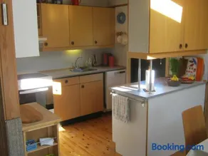 Lovely Holiday Home With Direct Sea View - Image 4