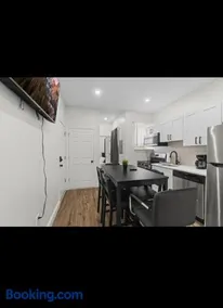 Modern 2 bedroom 1 bath unit 2 Near Airport, Xfinity Arena and Eagles Stadium - Image 2
