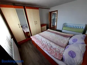 Kuća na dan Vrla strana - Image 2