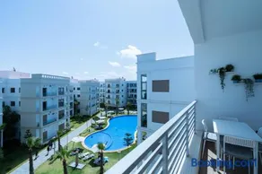 Modern Pool View Apartment - Fast Wi-Fi & Parking - Image 2