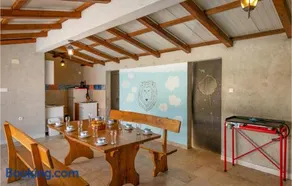 Three-Bedroom Holiday Home 0 In Zminj - Image 3