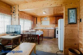 Charming Lakeview Family Resort in Katchwanooka with Private BBQ and firepit - Image 5
