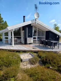 Beautiful cottage on a large natural plot - Image 1