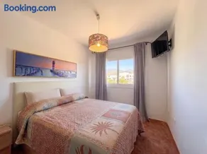 Melo Home Vecindario-Near AirPort-Elevator-Garage - Image 1