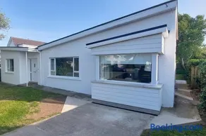 Modern house for your seaside getaway - Image 2