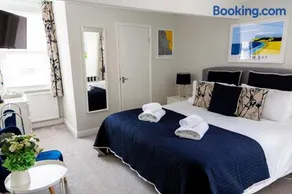 Kingsway Guesthouse - A selection of Single, Double and Family Rooms in a Central Location - Image 4