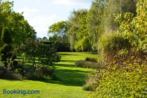 Elysium Grove Women's Retreat & Wellness Centre - Image 2