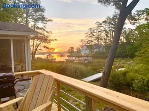 Sirenas Isle Waterfront boat lift pet friendly and fenced yard - Image 1