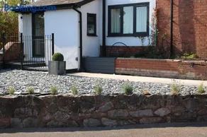 Exeter apartment, 2 double bedrooms & 2 bathrooms with free parking - Image 1