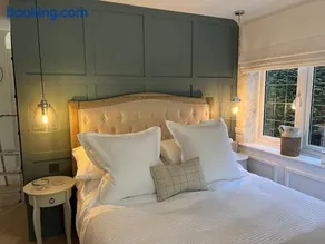 Boutique style self contained annexe with garden - Image 5