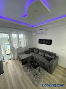 Aqua Panoramic Apartments - Image 4