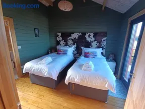 Ghillie's Croft Cabin, Rothesay - Image 5