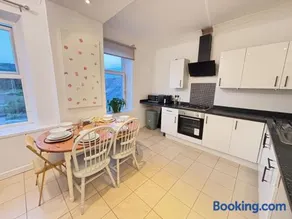 Treforest Apartment 3 Bedrooms - Next Station - Free Parking - Image 5