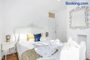 Stylish Victorian 3 Bed House Huge Garden/Parking - Image 3