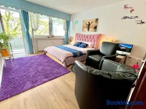 Stylish, Cozy & Quiet Apartment with one and half rooms in District 1 - Image 1