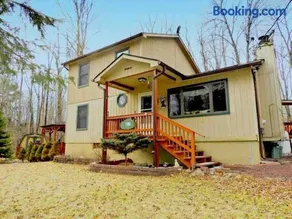 Tranquil Getaway in the Pocono Mountains - Image 1