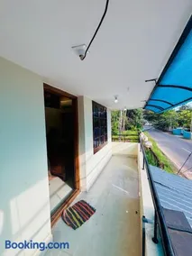 VAR Lagoon Haus AC 3BHK 4 Min Walk to Beach - Image 2