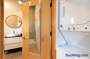 Modern Santa Fe Baca Railyard Apartment with Terrace - Image 5