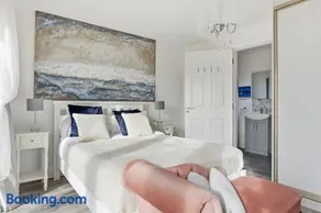 Beautiful small home - Image 1