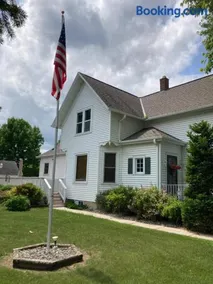 Cozy Algoma Retreat! Minutes to Beach and Downtown! - Image 1
