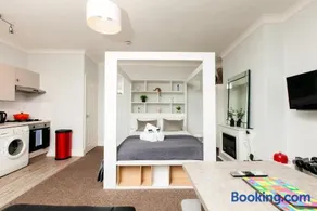 Classy Studio Apartment In Brighton - Image 3