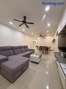 Adira Sendayan 8 to 11 Pax Stay - Image 1