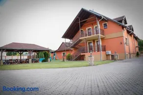 Penzion SUNGARDEN-Veľký Meder - Image 1