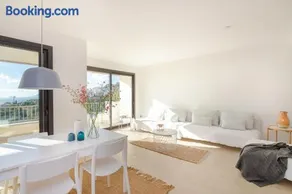 Luxurius Penthouse with Large Terrace and Spa - Image 3