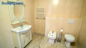Globus Hotel - Image 4