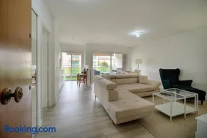 Upstays - Terrace - Near shops - Parking - Wifi - Image 3