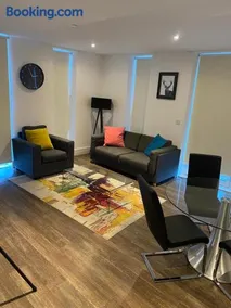 HIGH VIEW TWO BEDROOM APARTMENT IN WOOLWICH - Image 3