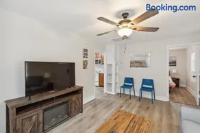 Elm Two Bedroom House in Historic Loveland - Image 4