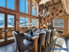 Superbe chalet avec 5 chambres, jacuzzi et services de luxe, à 300m des pistes à Courchevel Village - Image 2