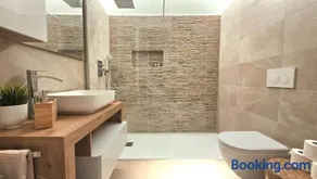 Oasis Apartment with Free parking - Image 5
