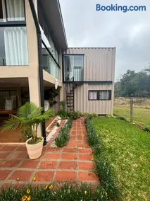 Casa contêiner na beira do rio - Image 1