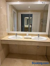 Los Granados Stunning 2 Bed Beach Apartment - Image 4