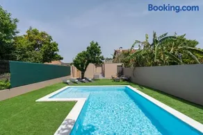 Cozy Apartments with Pool Near Airport by HostWise - Image 1
