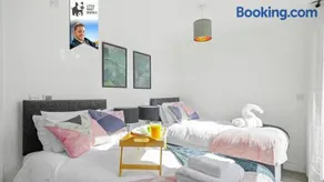 Luxury Balcony Penthouse with 4K TV and Soundbar - Image 3