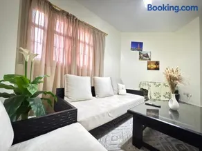 Only 5-minutes walk to airport, your perfect choice for an early or late flight - Image 4