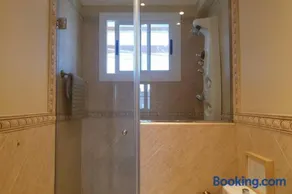 SUPERBRIGHT APARTMENT close to BEACHES & METRO - Image 2