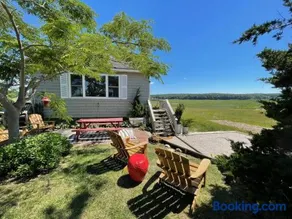Artist-designed Beach House - Image 2