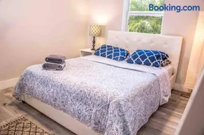 HOUSE WITH POOL, 10 MINS DRIVE TO THE BEACH! - Image 2