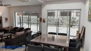 Big Terrace House for 14 Guests with Free WiFi and Netflix near Taiping Lake Garden Zoo - Image 3