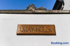 Quay House Luxury Living for 10 & Private Parking - Image 2