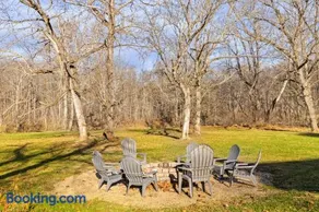 Waterfront cabin w fireplace,hot tub & BBQ grill - Image 3