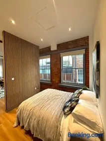 Stylish City Penthouse Getaway - Image 5